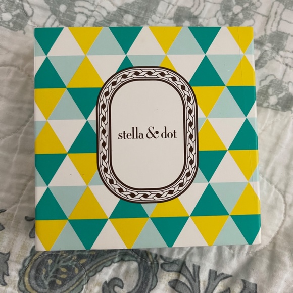 Stella & Dot Earrings - Picture 3 of 4